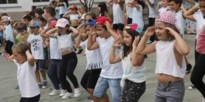 Los campamentos de verano de Cangas integran, al final, a niños con discapacidad de más del 33%